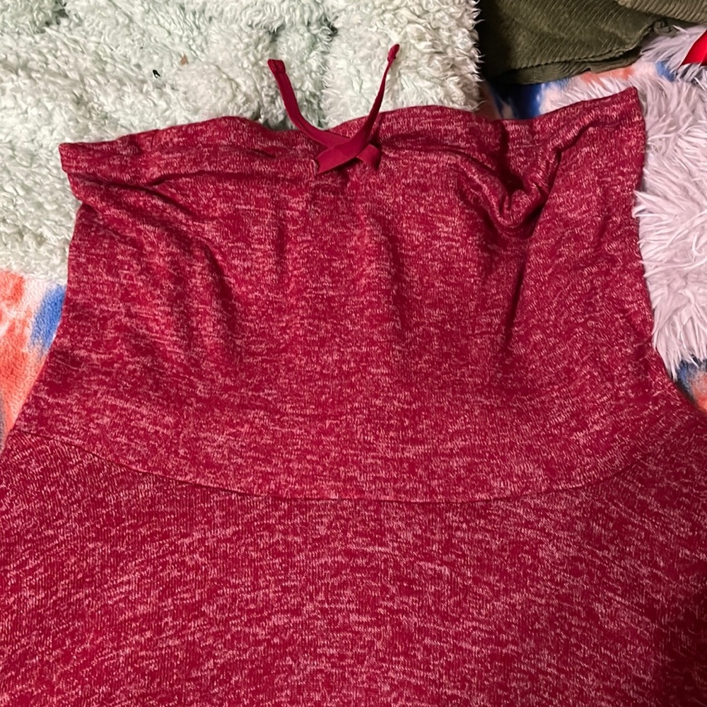 Turtle neck sweater with strings to tie